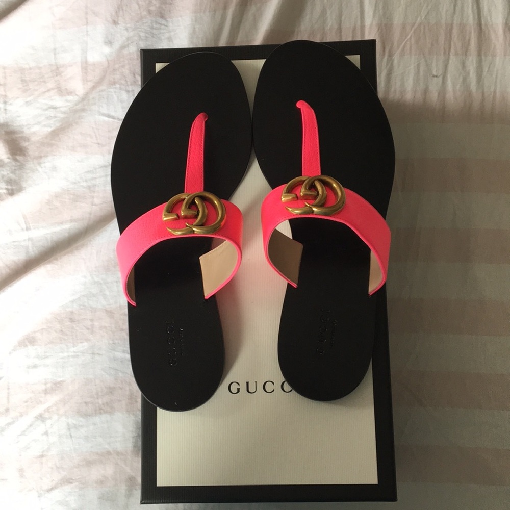 Gucci Leather thong sandal with Double G